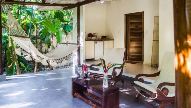 Lula Bungalow, Spacious Terrace